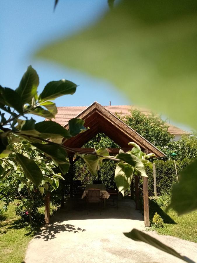 Apartman Flora Rednek Kültér fotó