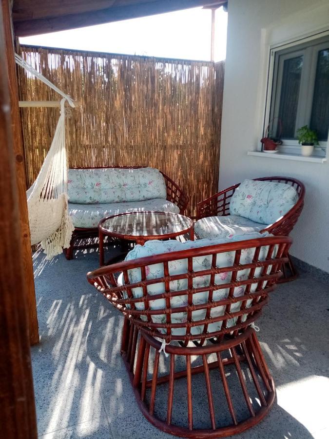 Apartman Flora Rednek Kültér fotó