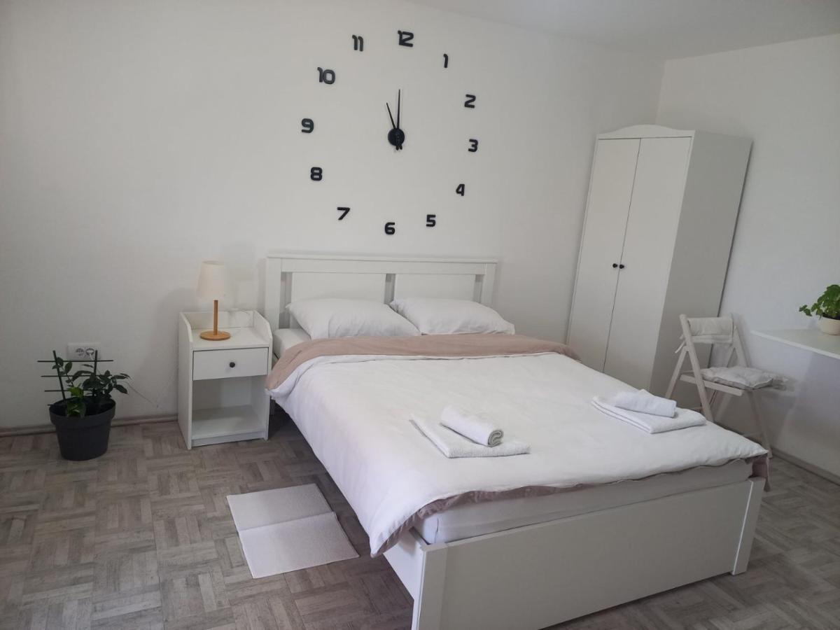 Apartman Flora Rednek Kültér fotó
